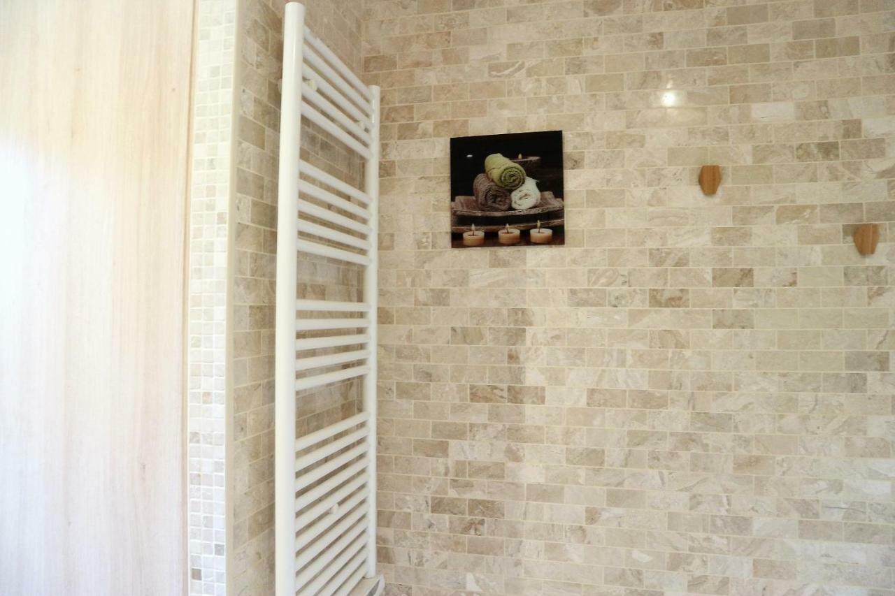 Montainville  Gite Jet D'Eau Avec Piscine Interieure 30 Minutes Versailles מראה חיצוני תמונה